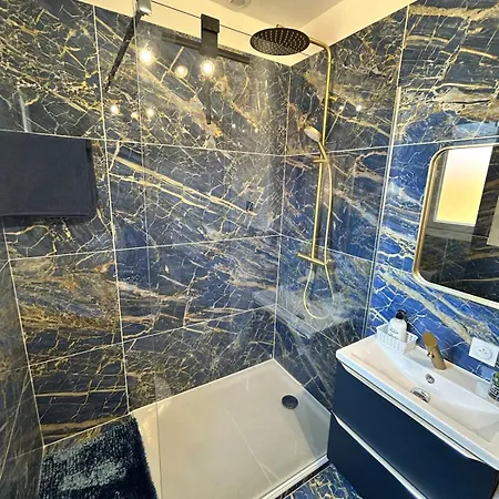 Le Crépuscule Terrace,