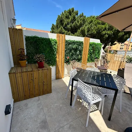 Le Crépuscule Terrace,